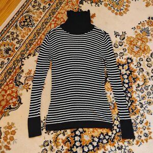 Black and White Striped Meron Sweater With Turtle neck